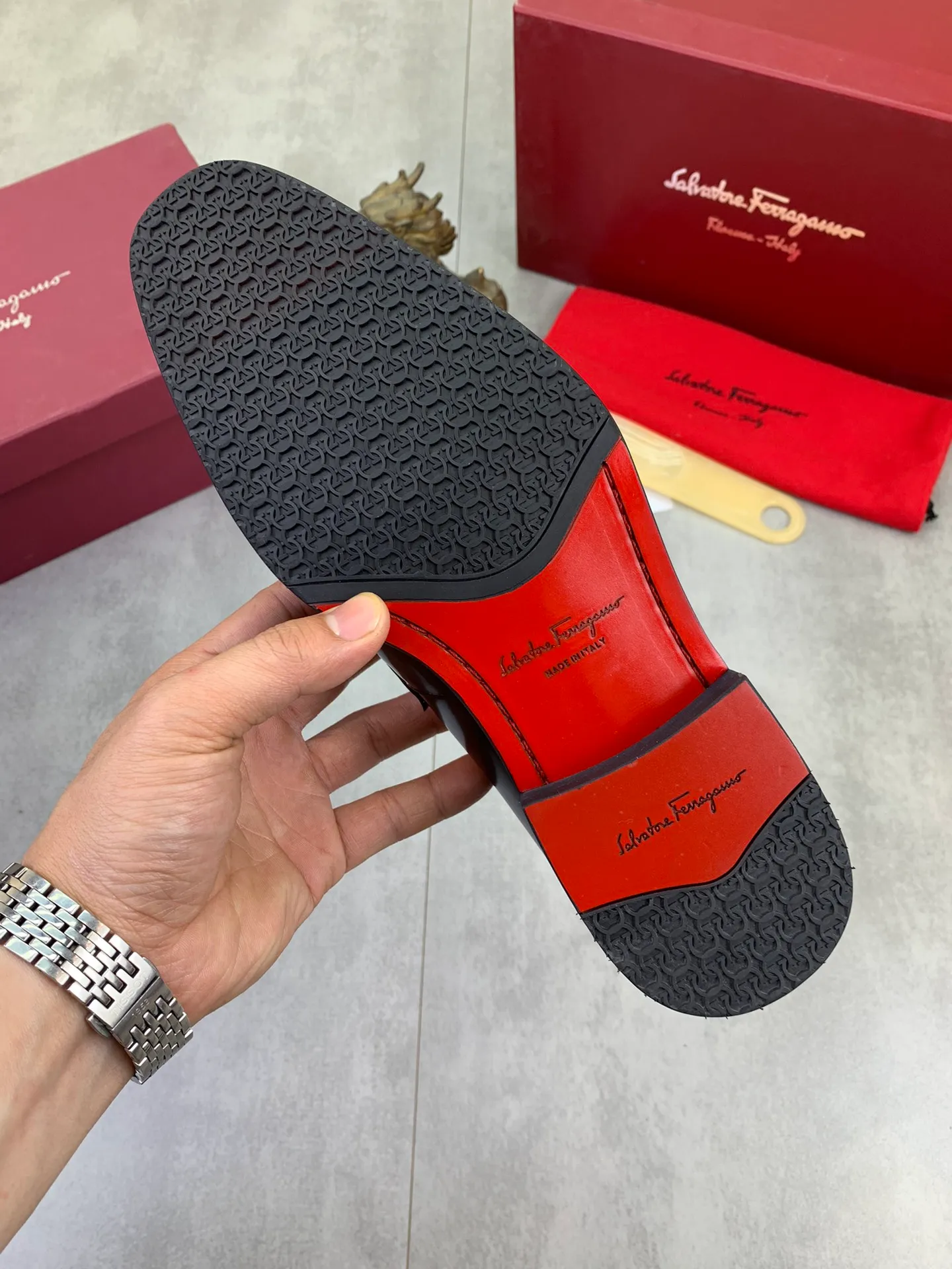 Men's Men's Shoes 💰P460💰[New Style] Water-dyed Niuli 🆘[Salvatore Ferragamo] Ferragamo's latest casual business leather shoes for men! Available at counters simultaneously! The fabric is made of specially imported original open-edge beaded calfskin, and the interior is made of imported water-dyed cowhide. It is absolutely luxurious and leads the fashion trend. Matching code: 38-47 black and burgundy optional